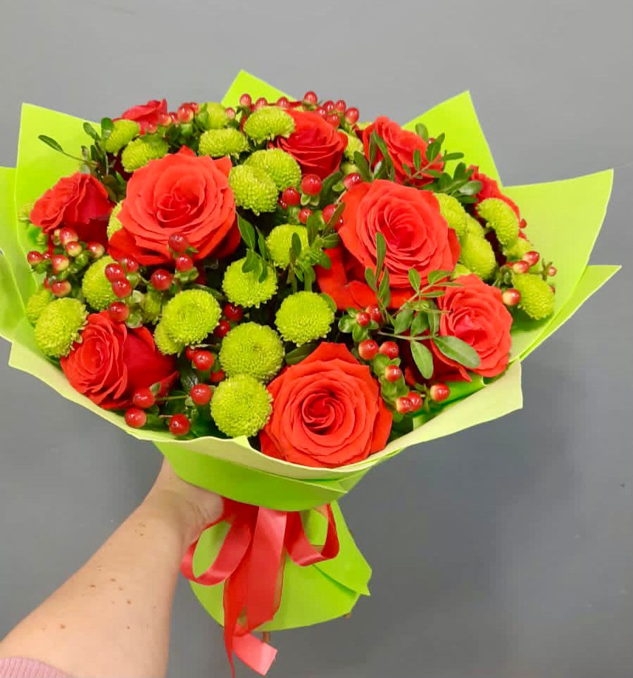 Букет цветов из: Хризантемы и Розы в Ганусово