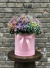 Цветочная композиция из Гипсофила и Розы в шляпной коробке в Ганусово
