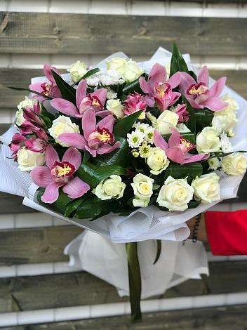 Букет цветов из: Розы и Хризантемы в Ганусово