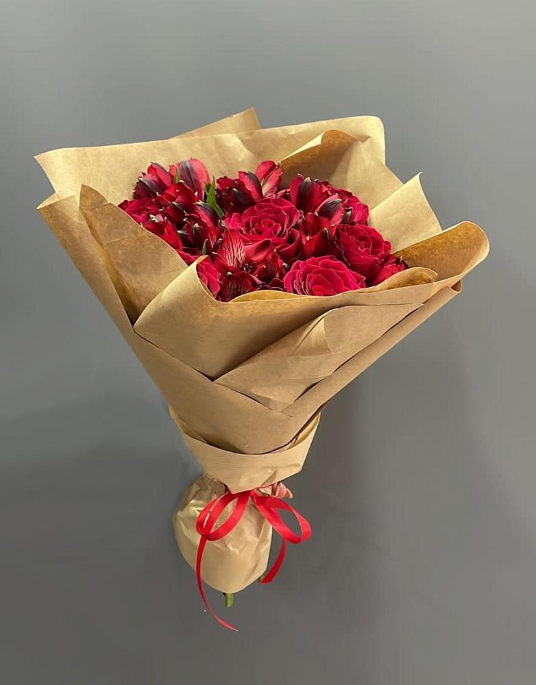 Букет цветов из: Альстромерии и Розы в Ганусово