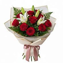 Букет цветов из:  Лилии и Розы в Ганусово