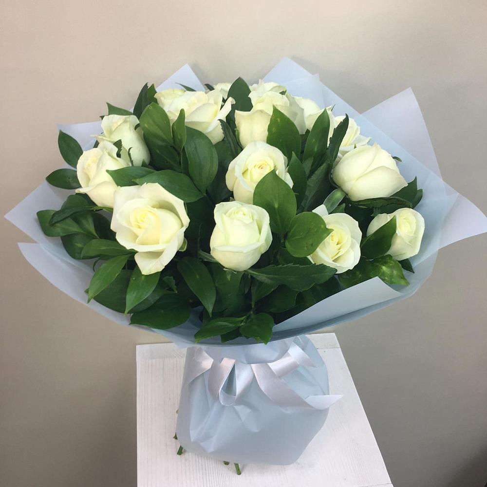 Букет 15 Белых роз Проуд в Ганусово
