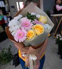 Букет цветов из:  Герберы, Розы и Хризантемы в Ганусово