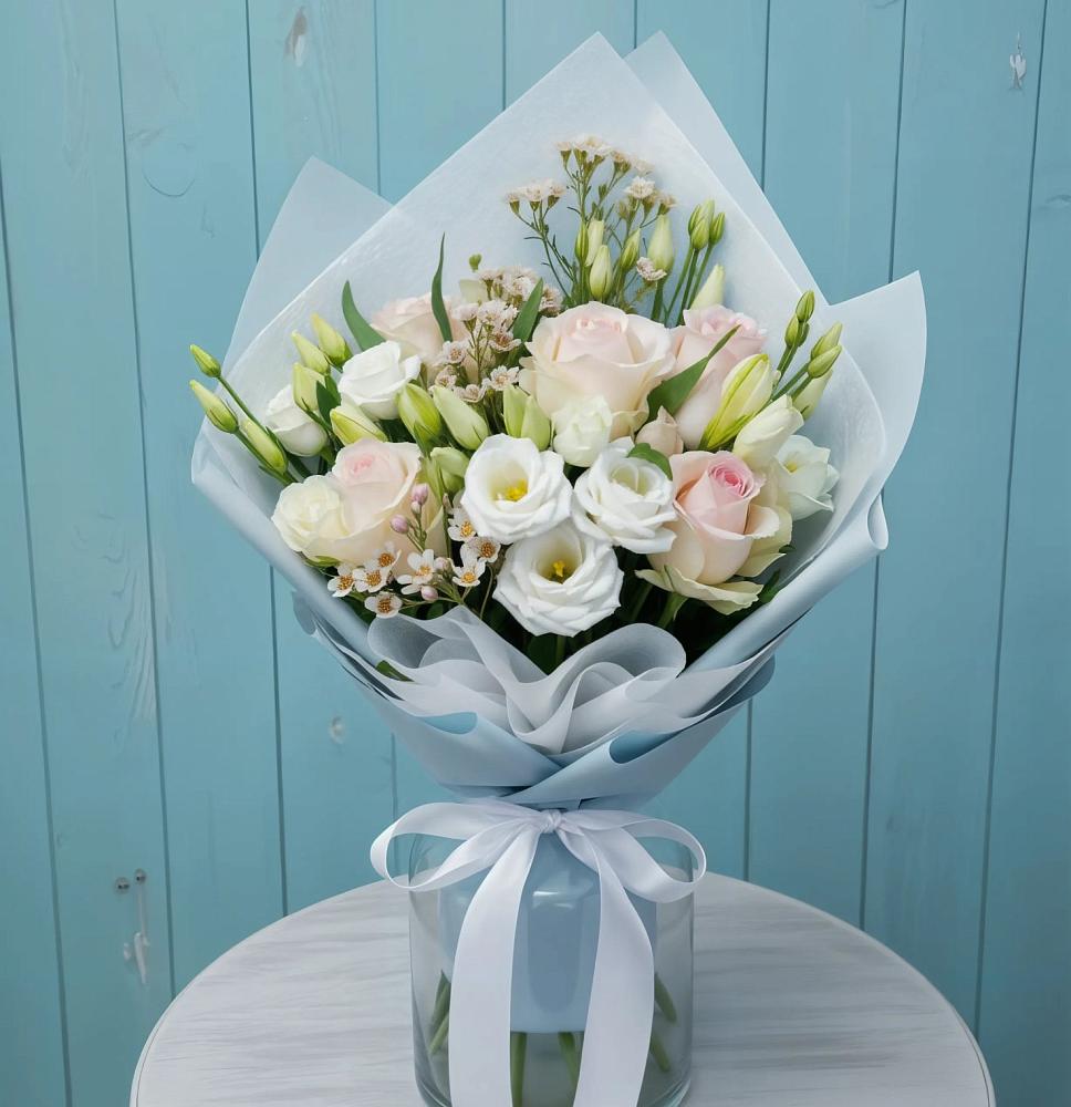 Букет цветов из: Розы и Лизиантусы в Ганусово