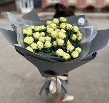 Букет Белые кустовые розы Солинеро в Ганусово