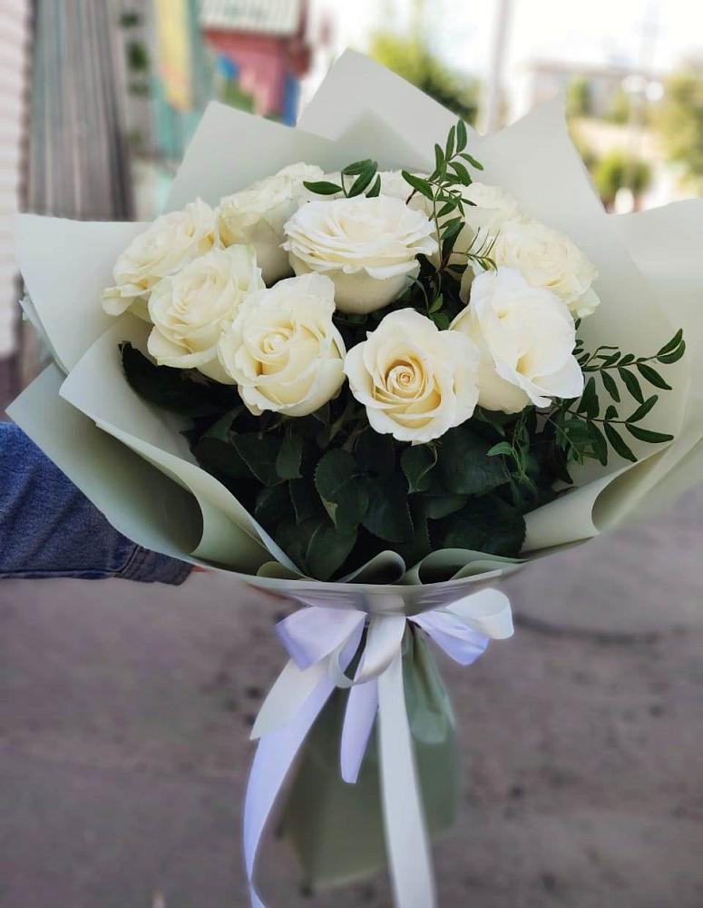 Букет Белые розы Проуд в Ганусово