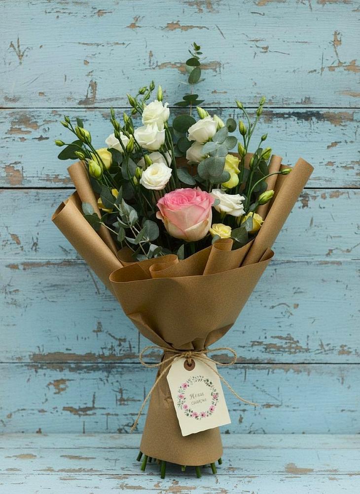 Букет цветов из: Розы и Лизиантусы в Ганусово