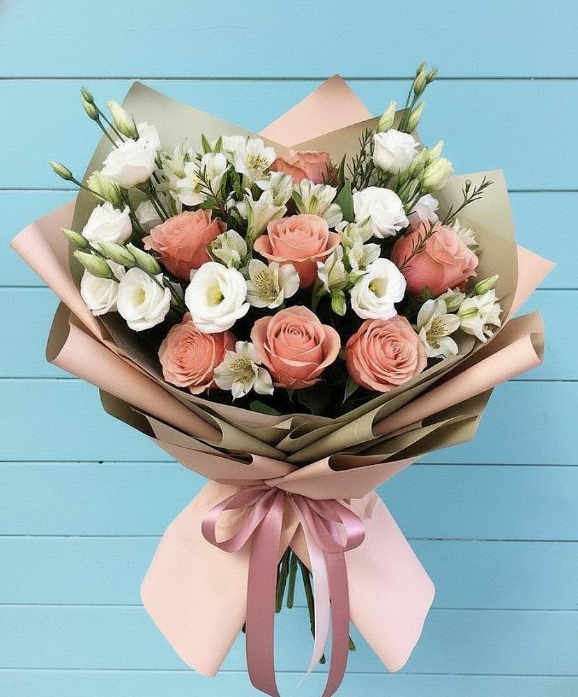Букет цветов из: Розы, Альстромерии и Лизиантусы в Ганусово