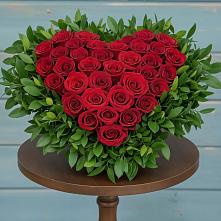 Цветочная композиция из Розы в виде сердца в Ганусово