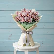 Букет цветов из:  Орхидеи и Розы в Ганусово
