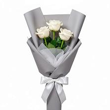 Букет 3 белые розы в Ганусово