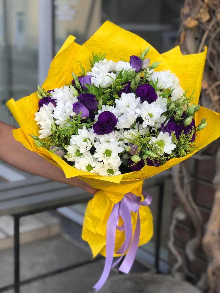 Букет цветов из: Ирисы, Хризантемы и Ромашки в Ганусово