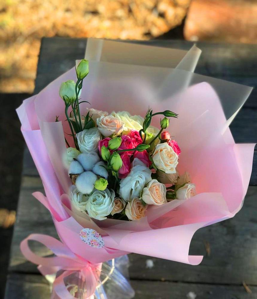 Букет цветов из: Розы и Лизиантусы в Ганусово