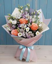 Букет цветов из:  Лизиантусы, Розы, Альстромерии и Гипсофила в Ганусово