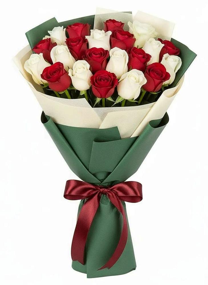 Букет Микс из красных и белых роз в Ганусово