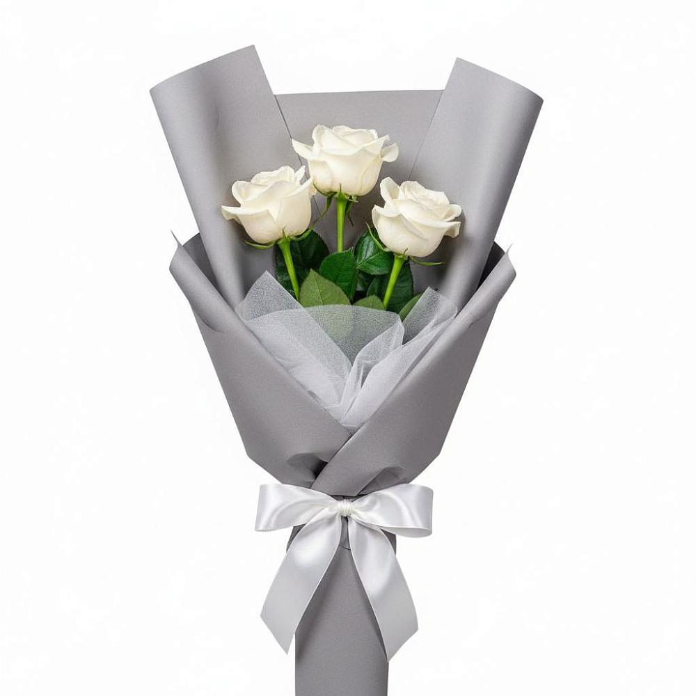 Букет 3 белые розы в Ганусово