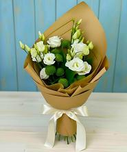 Букет цветов из:  Хризантемы и Лизиантусы в Ганусово