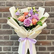 Букет цветов из:  Лизиантусы и Розы в Ганусово