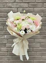 Букет цветов из:  Гвоздики, Розы, Лизиантусы и Хризантемы в Ганусово