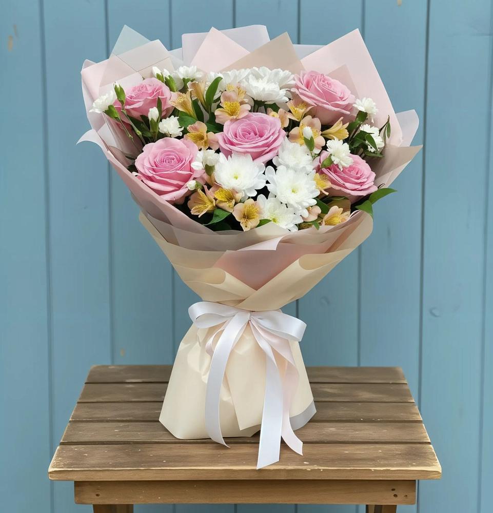 Букет цветов из: Гвоздики, Орхидеи и Розы в Ганусово