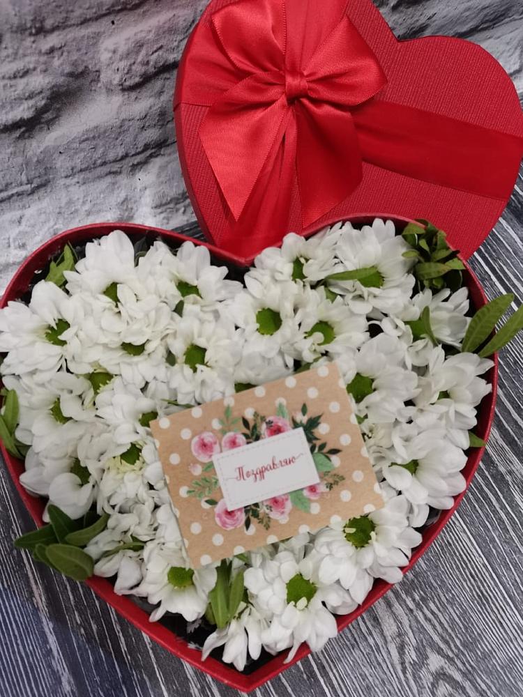 Цветочная композиция из Хризантемы в виде сердца в Ганусово