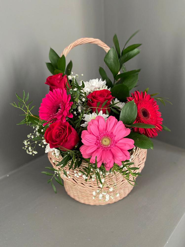 Цветочная композиция из Розы, Хризантемы и Герберы в корзине в Ганусово