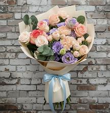 Букет цветов из:  Розы, Лизиантусы и Гвоздики в Ганусово