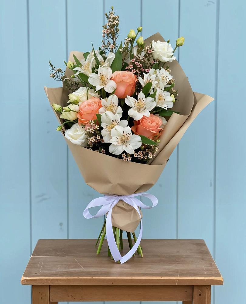 Букет цветов из: Альстромерии, Лизиантусы, Розы и Хризантемы в Ганусово