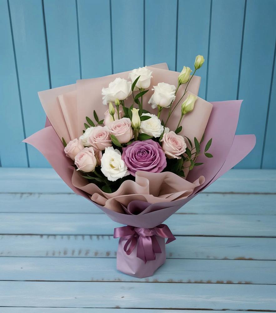 Букет цветов из: Розы и Лизиантусы в Ганусово